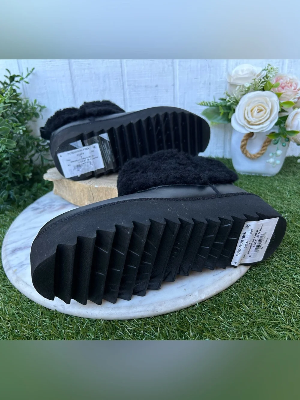 UGG Women's Black Ultra Mini Alina Bootie size 5 NEW /no box